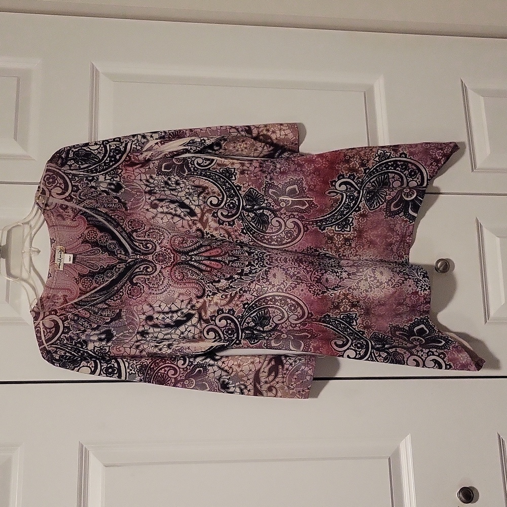 World Unity multicolored short sleeve blouse with detailing on front size large